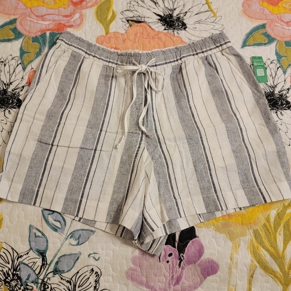 NWT Gap Ladies Linen Blend Striped Shorts